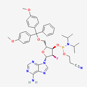 Chemical structure of (2R,3R,4R,5R)-5-(6-Amino-9H-purin-9-yl)-2-((bis(4-methoxyphenyl)(phenyl)methoxy)methyl)-4-fluorotetrahydrofuran-3-yl (2-cyanoethyl) diisopropylphosphoramidite