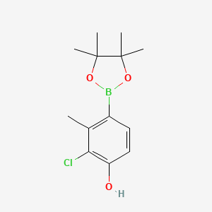 Chemical structure of 2-Chloro-3-methyl-4-(4,4,5,5-tetramethyl-1,3,2-dioxaborolan-2-yl)phenol