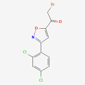 Chemical structure of 2-bromo-1-(3-(2,4-dichlorophenyl)isoxazol-5-yl)ethanone